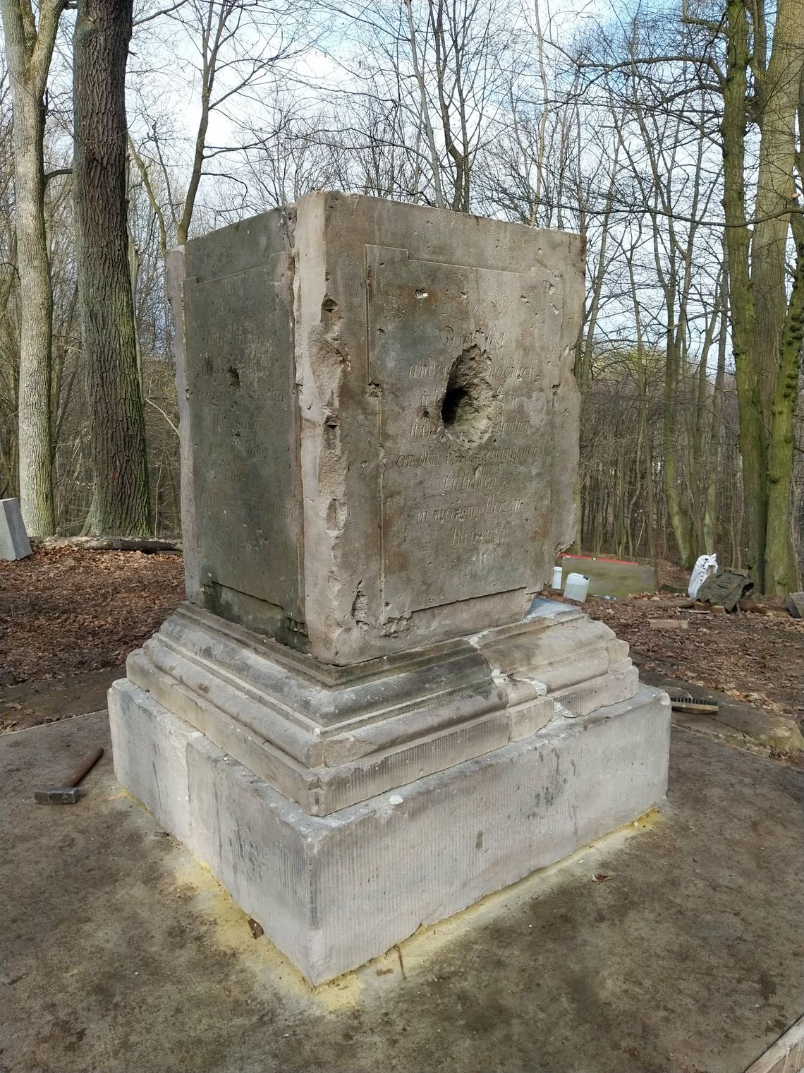 Zima i przyroda zatrzymały odbudowę pomnika w Dalkowie Zima i przyroda zatrzymały odbudowę pomnika w Dalkowie